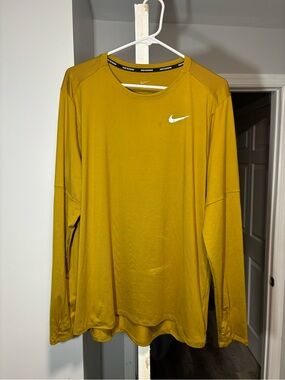 Nike Running Dri-FIT Shirt Mens Large Gold Mustard Yellow Long Sleeve Thumbhole